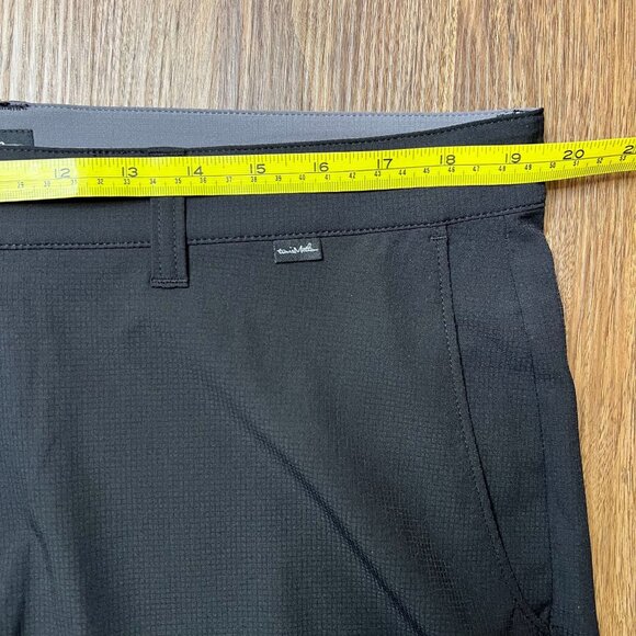 Travis Mathew Shorts Men 38 Black Starnes Micro Chip Golf Performance Size 38 - Picture 3 of 8